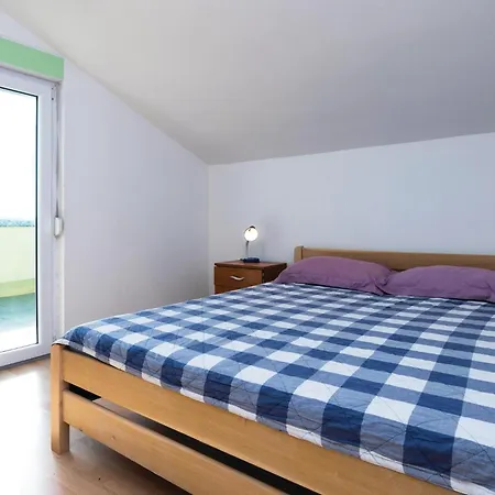 Four-Bedroom Holiday Home In Pridraga Сasa de vacaciones