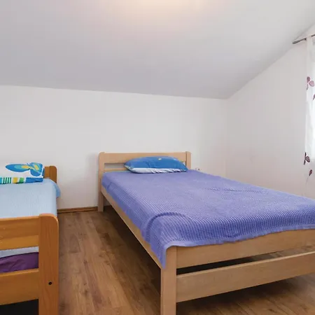 Four-Bedroom Holiday Home In Pridraga Сasa de vacaciones Pridraga