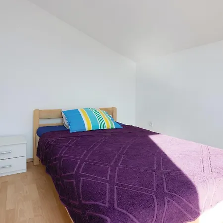 Four-Bedroom Holiday Home In Pridraga *