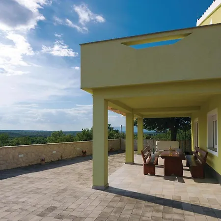 Four-Bedroom Holiday Home In Pridraga * Pridraga