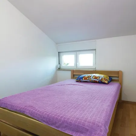 Four-Bedroom Holiday Home In Pridraga Сasa de vacaciones