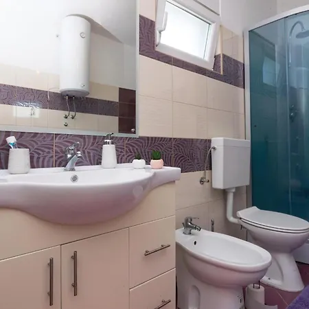 Сasa de vacaciones Four-Bedroom Holiday Home In Pridraga