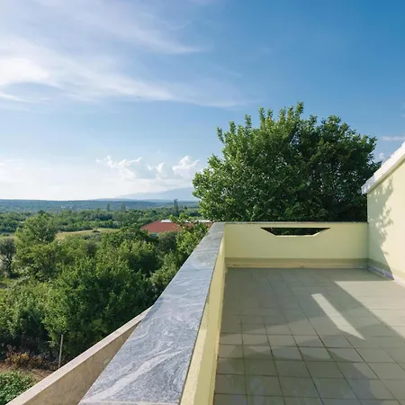 Four-Bedroom Holiday Home In Pridraga Pridraga