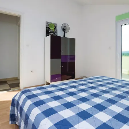 Four-Bedroom Holiday Home In Pridraga Сasa de vacaciones *